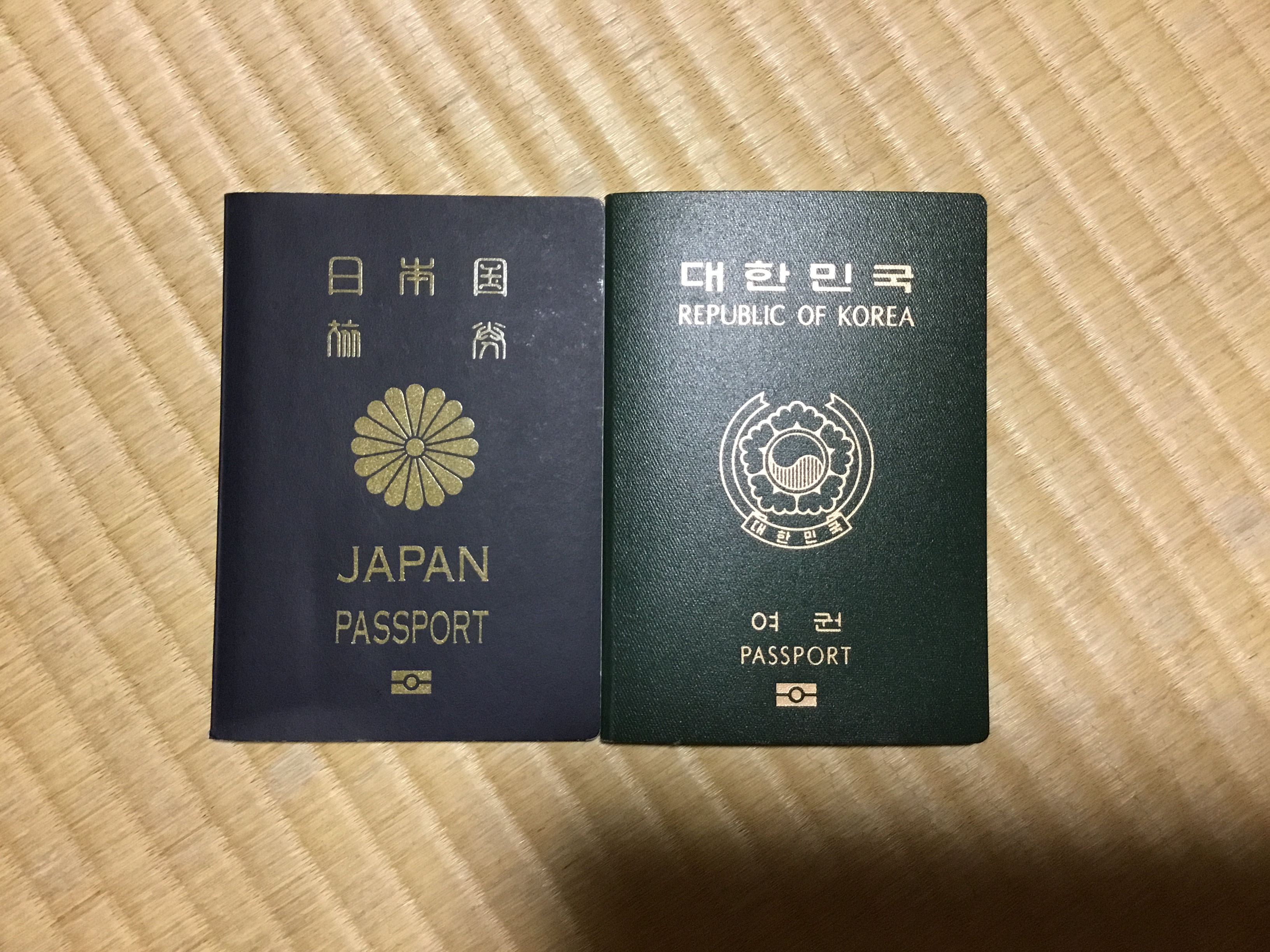 ２つの名前と国籍のサムネイル